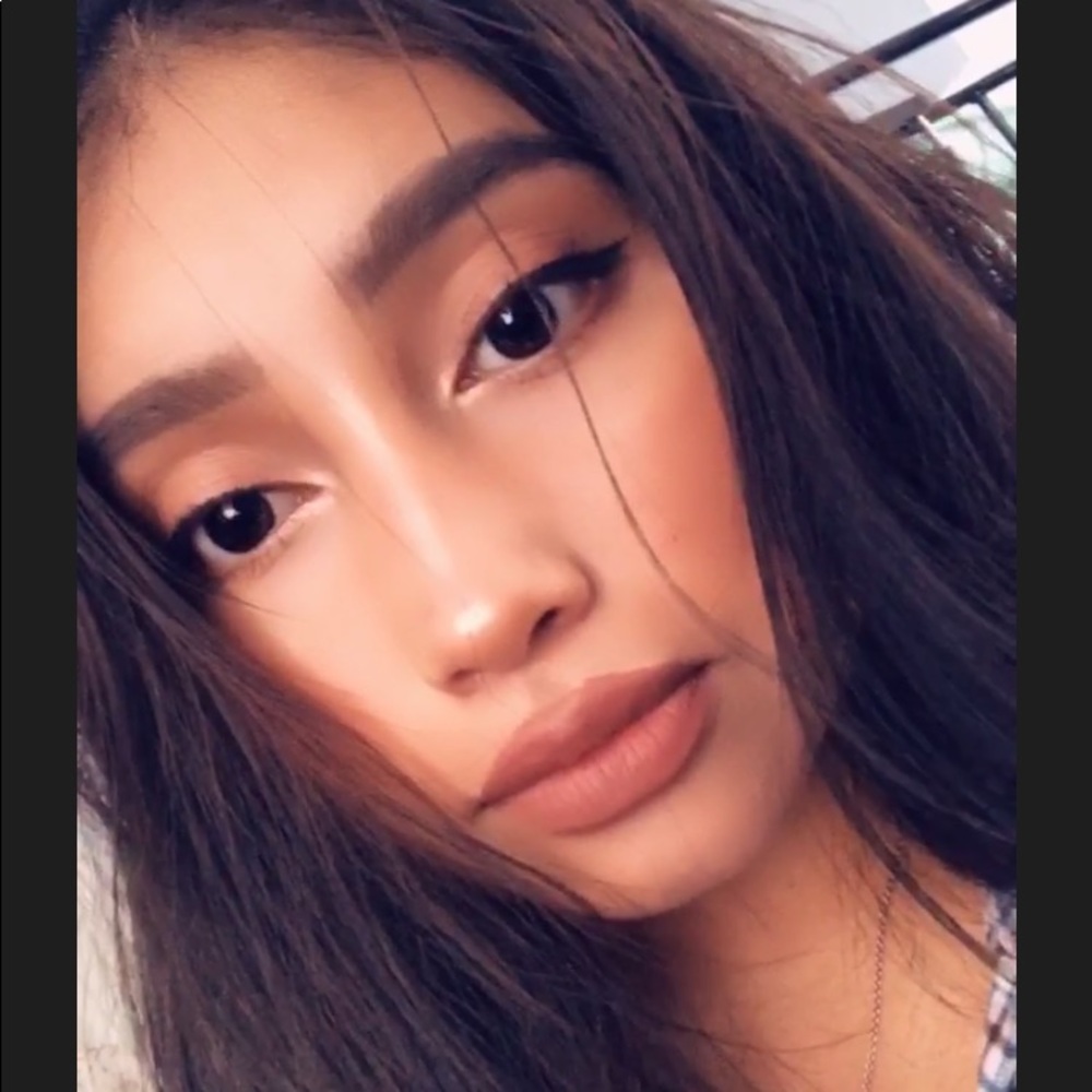 Meet your Posher, Adelaida